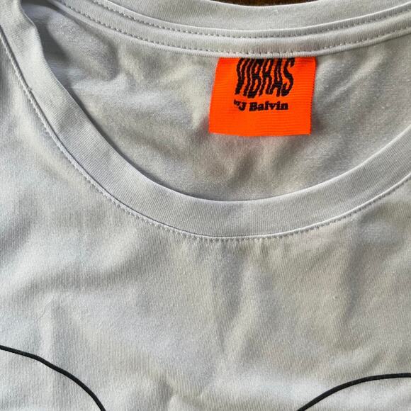 J Balvin Vibras Tour T-Shirt | Limited Edition Graphic Tee | Size Small Unisex - Picture 5 of 6